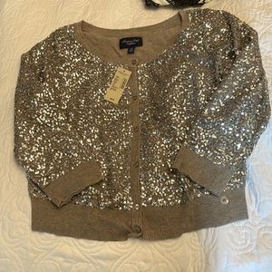 NWT American Eagle sparkly 3/4 sleeve sweater. Size medium